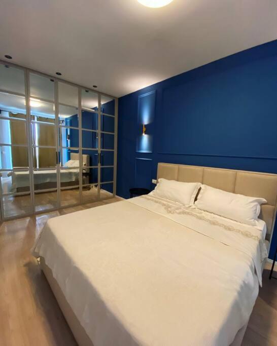 Sara Blue Tiranë